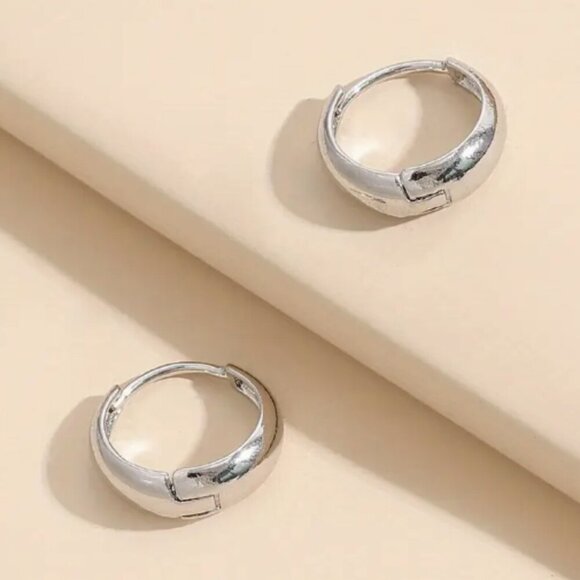 💚 Minimalist Hoop Earrings - Lever back Style - Choose from Silver or Gold Tone - Picture 2 of 4